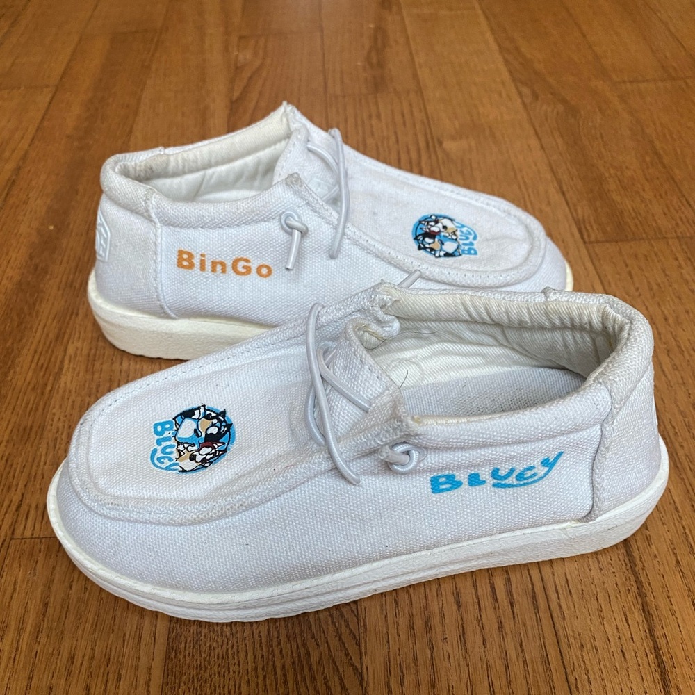 Hey Dude Kids boy 13 Bluey & Bingo white Sneakers Blue Accents loafers moccasins
